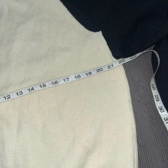 Stylish Black and Cream Cardigan - Picture 8 of 9